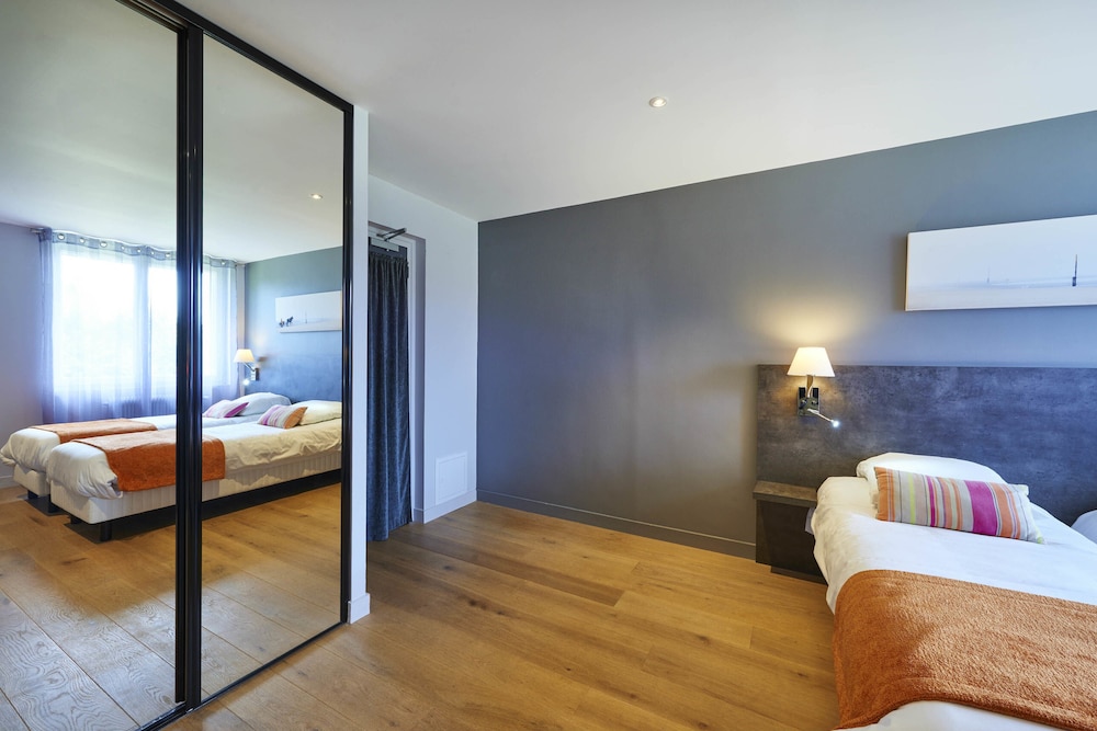 COZY HOTEL 36/40