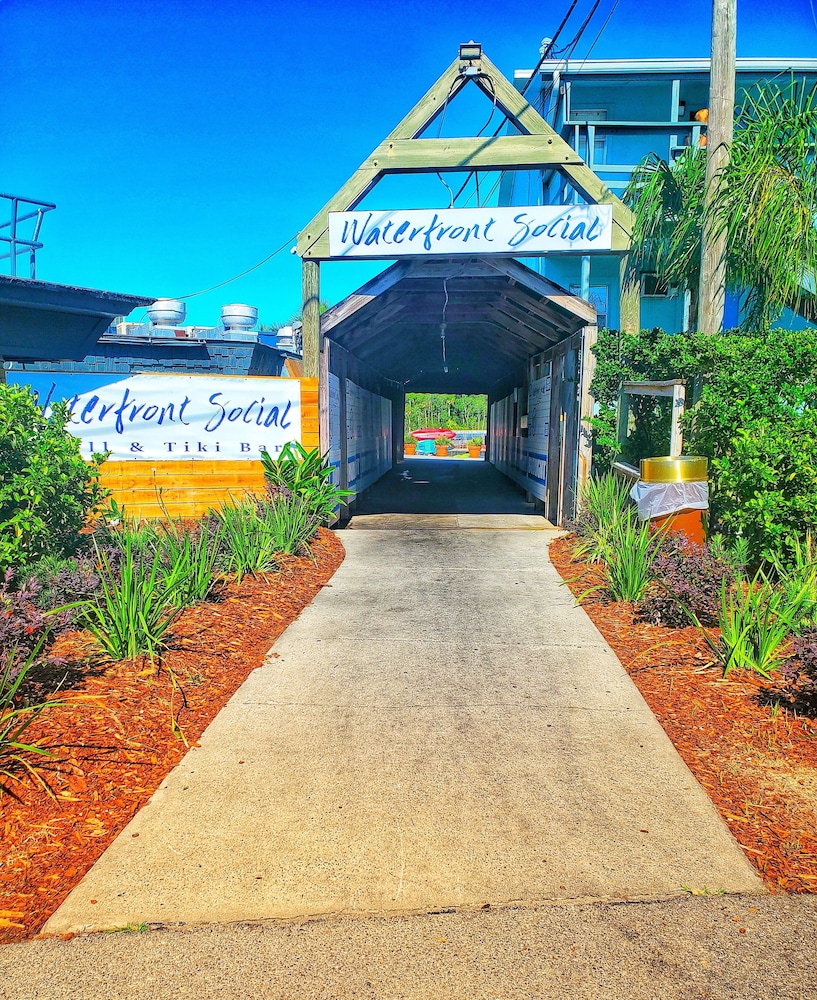 The Port Hotel and Marina 50/55