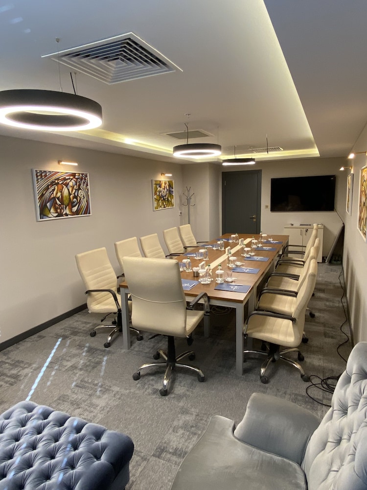 Vira Otel Suites 52/68
