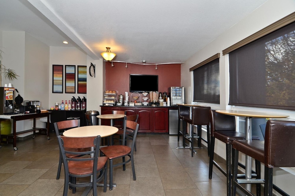 Clackamas Inn Suites 27/42