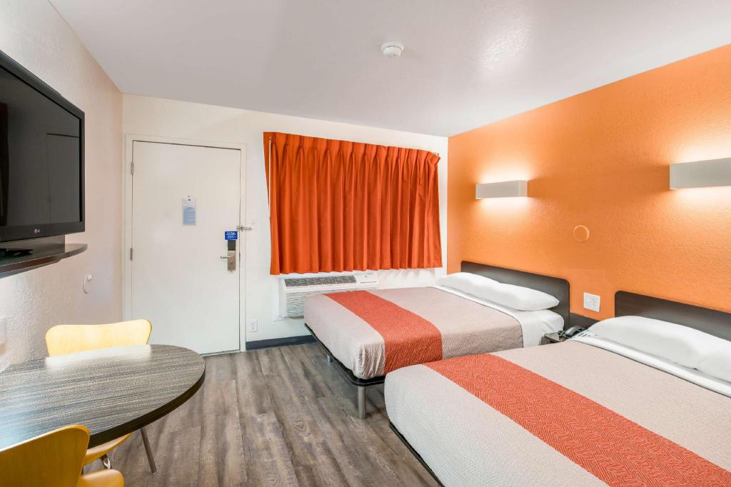 2 Full Beds Non-Smoking
