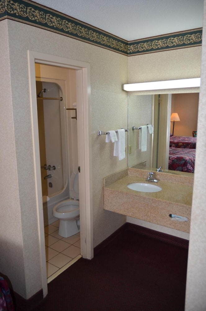 Motel6 Clarksville, TN 38/57