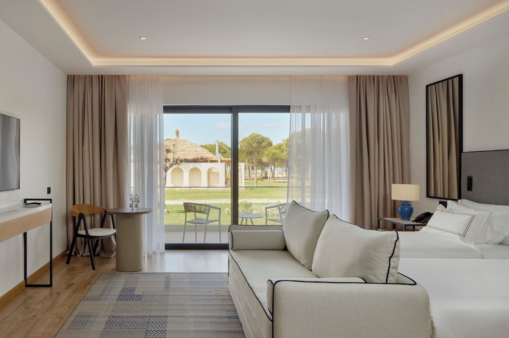 The Level, King Bed, Beach Side, Adult Only