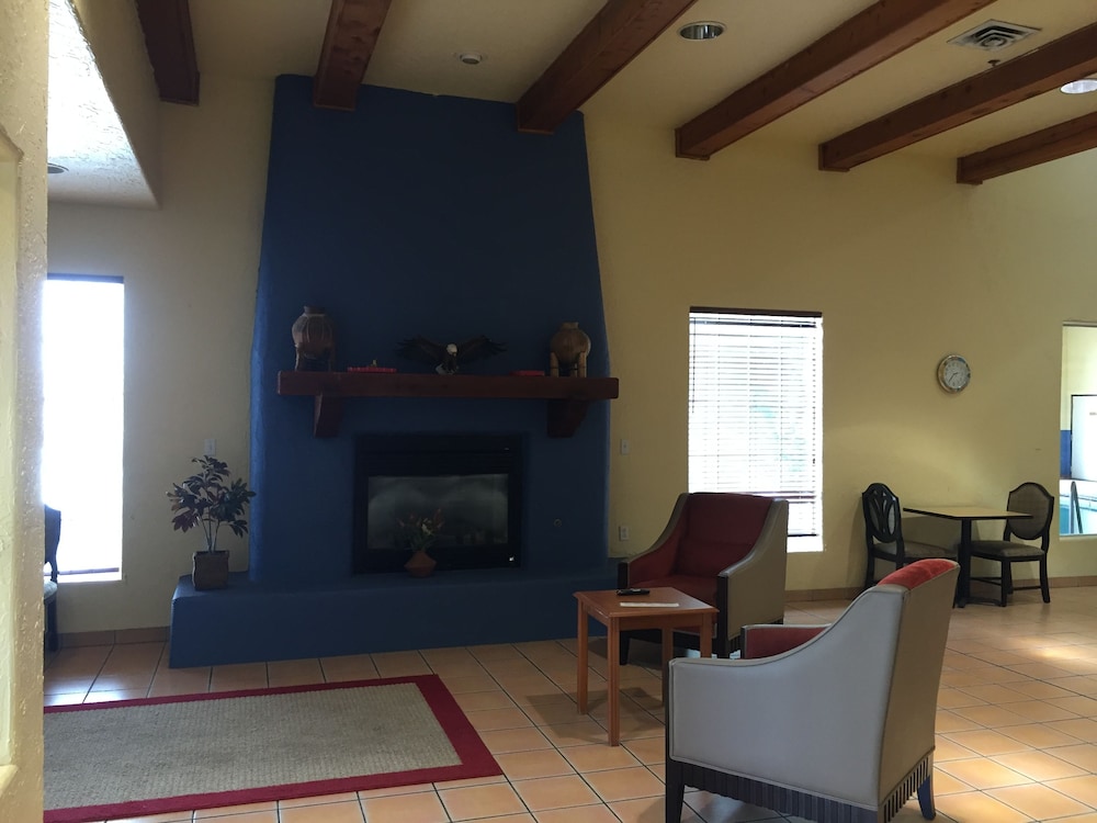 Days Inn & Suites By Wyndham Lordsburg 12/17