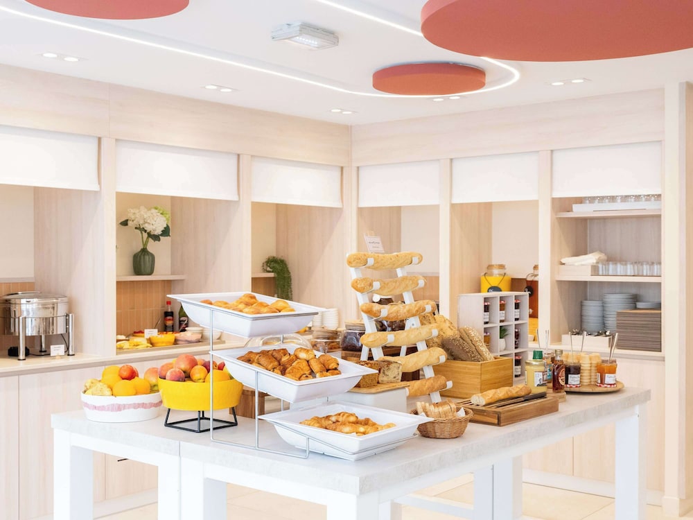 restaurant cafeteria