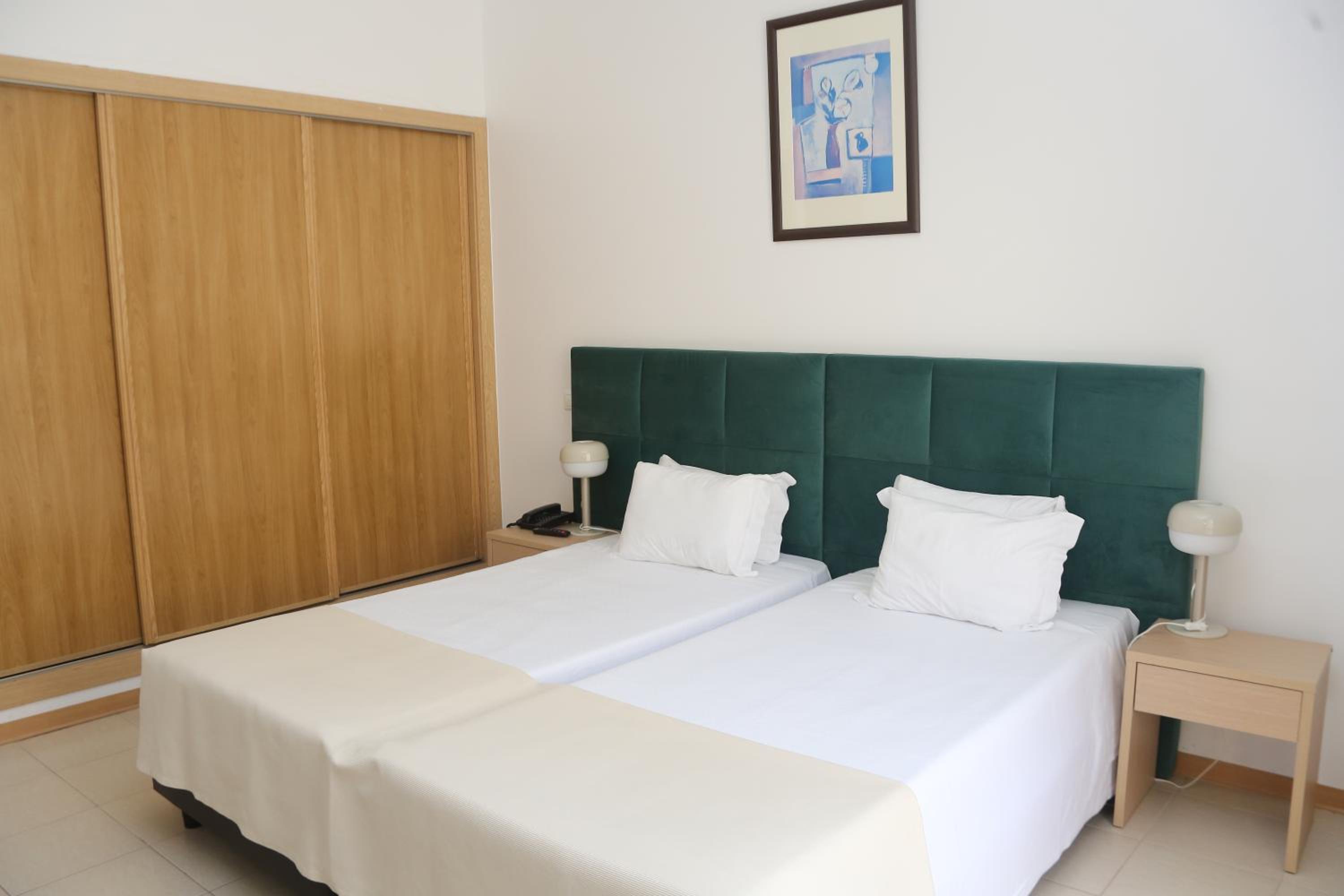 Room, Double or Twin Bed, Lateral Side Sea View