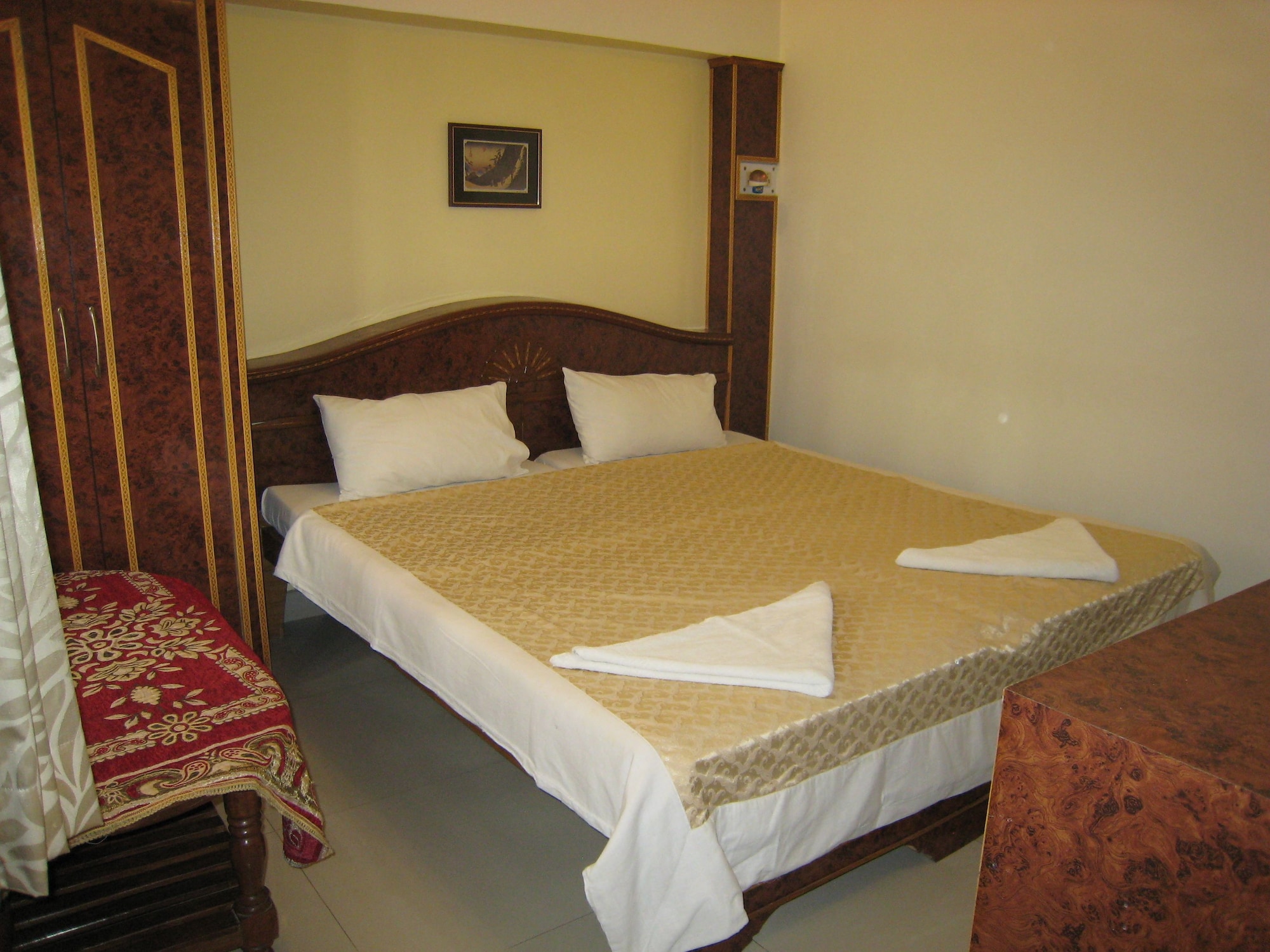 DELUXE, DOUBLE BED
