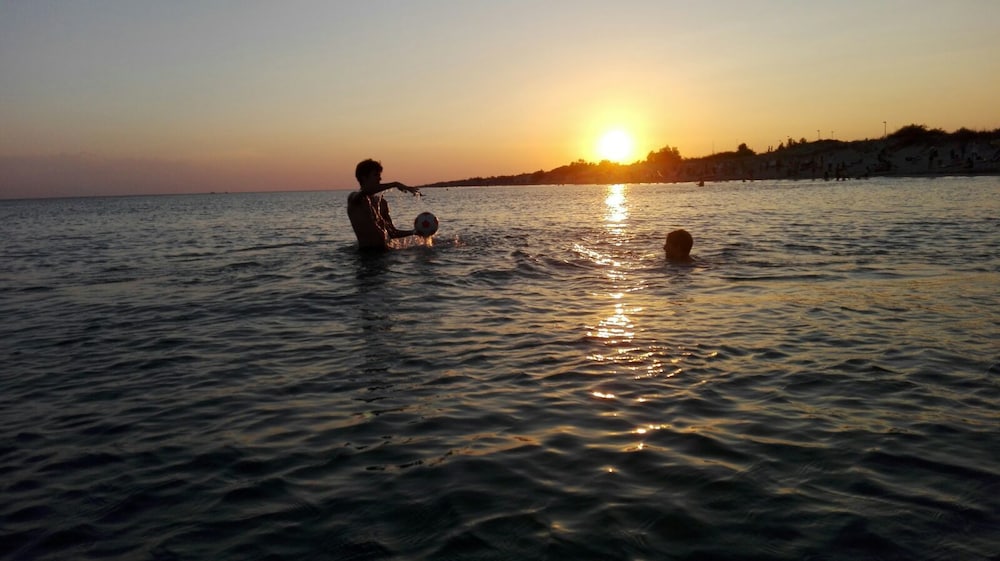 Morello Beach Hotel 35/50