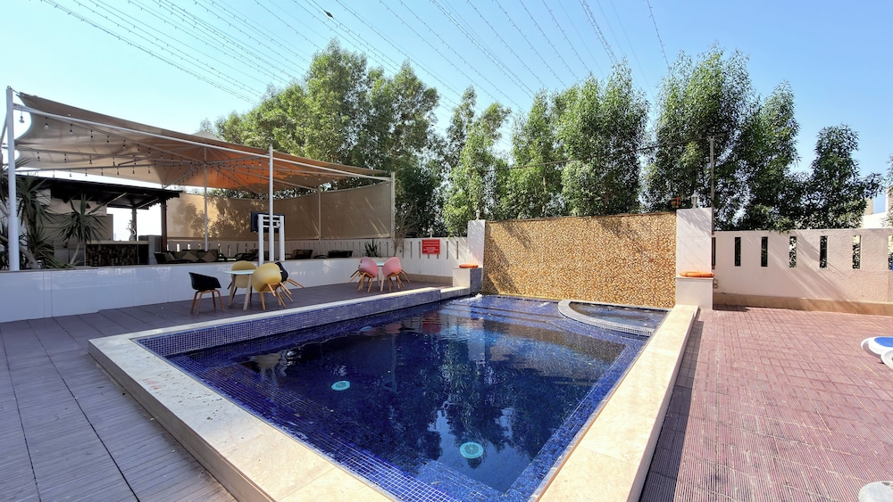 swimming pool spa