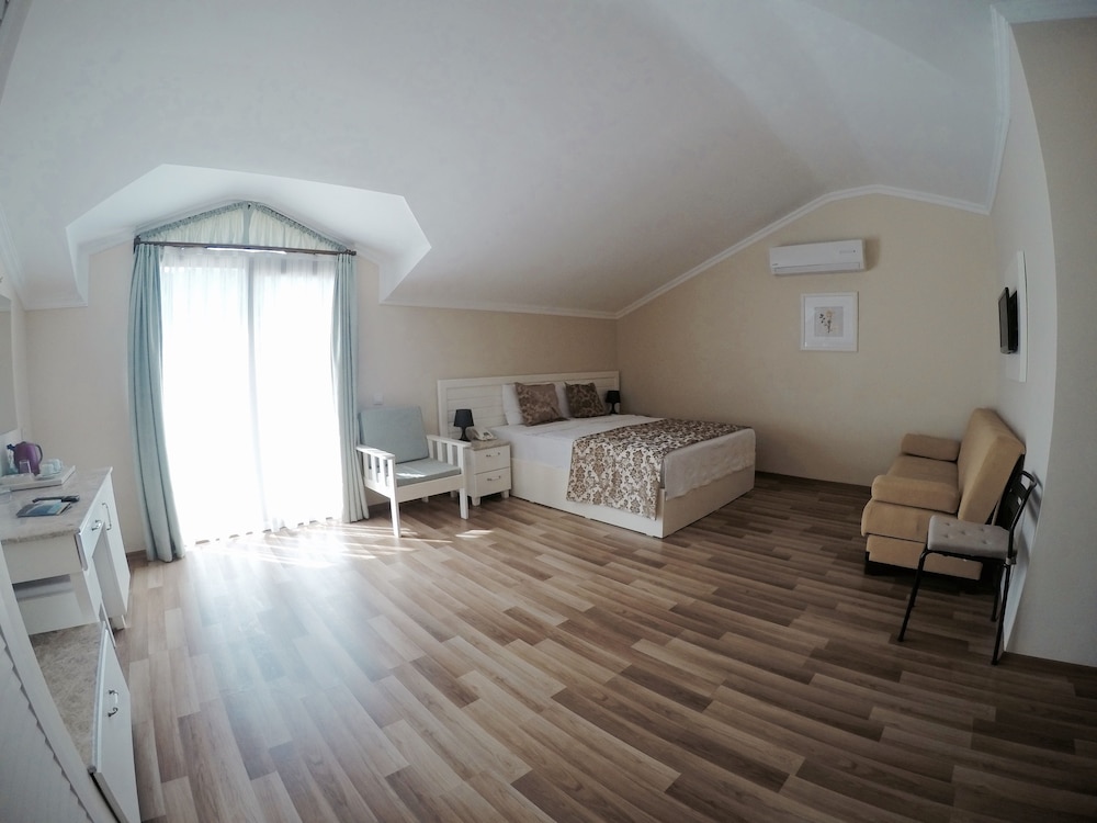 UNSAL HOTEL 33/45