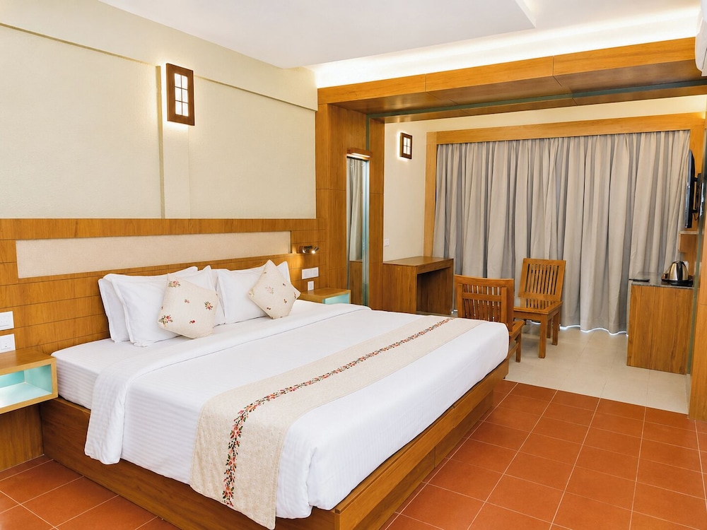 Panorama, King Bed, Lake and Sunset View, Balcony