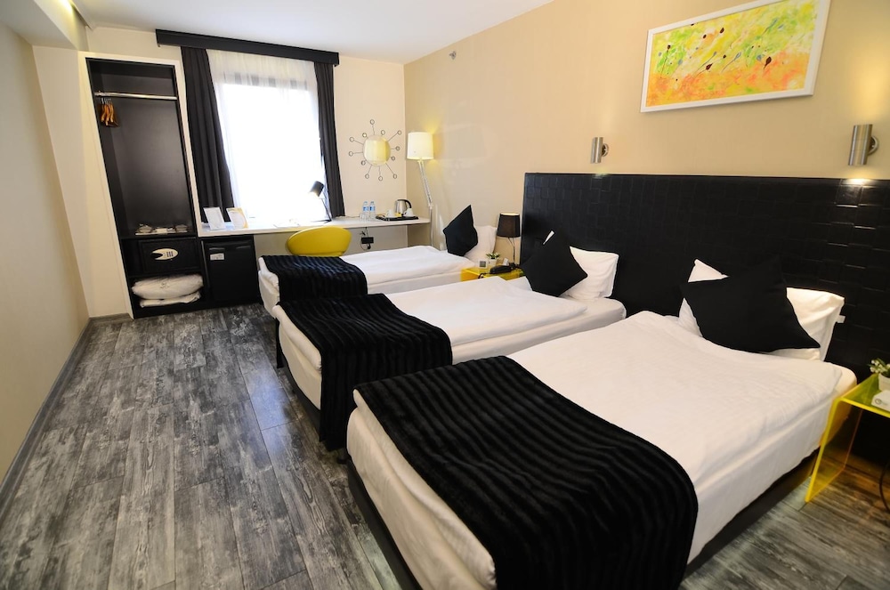 STANDARD, DOUBLE BED, WITH EXTRA BED