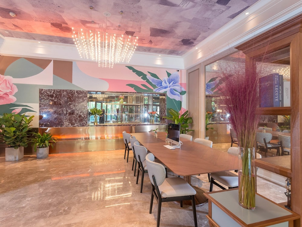 Mercure Hangzhou East Railway Station 44/56