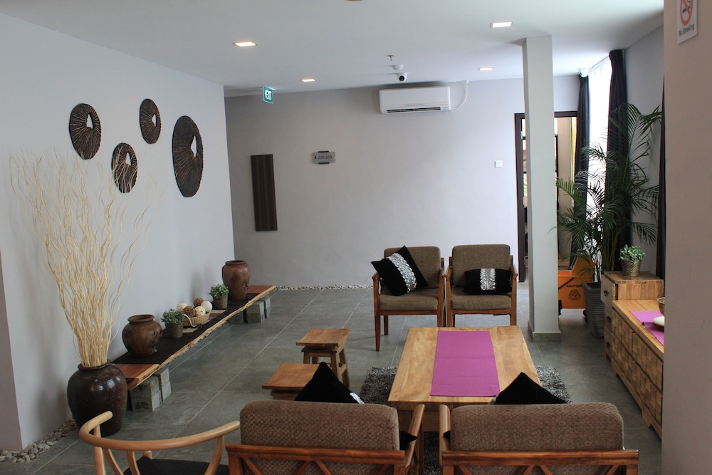 Eatern Hotel 19/21