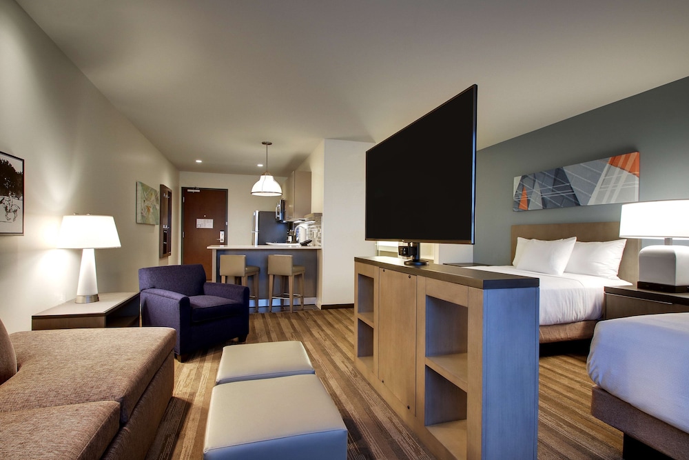 Hyatt House Oak Brook 46/64