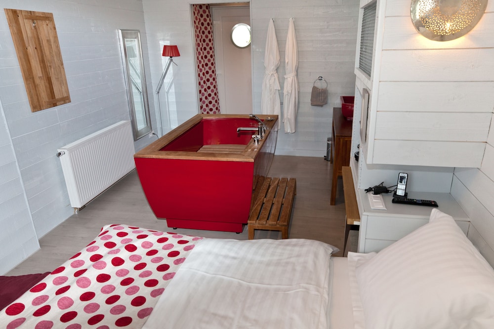 Hotel The Originals Le Cise 8/74