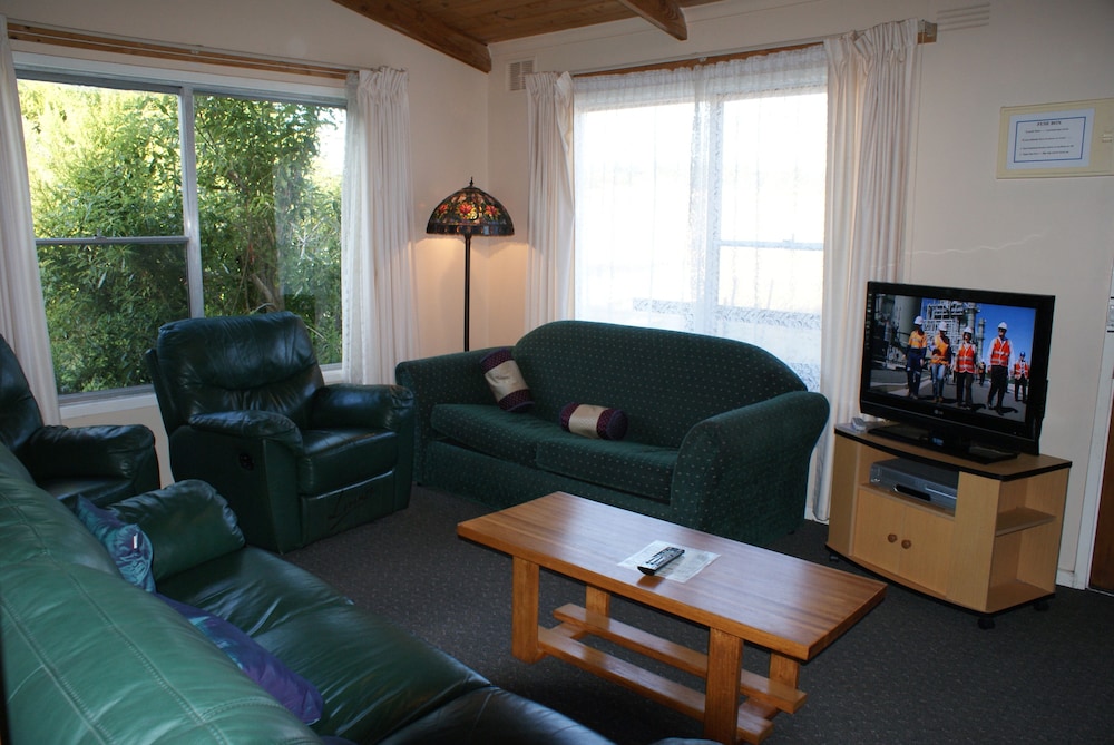 AAA GRANARY ACCOMMODATION-THE LAST RESORT 23/63