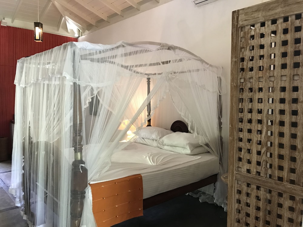 Thambapanni Retreat 72/72