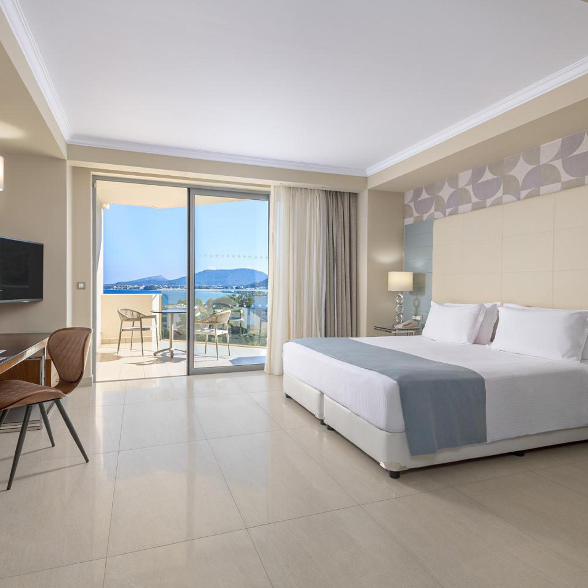 Deluxe, Double Bed, Lateral Side Sea View