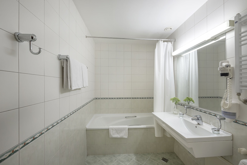 Grata by Centrum Hotels 39/47