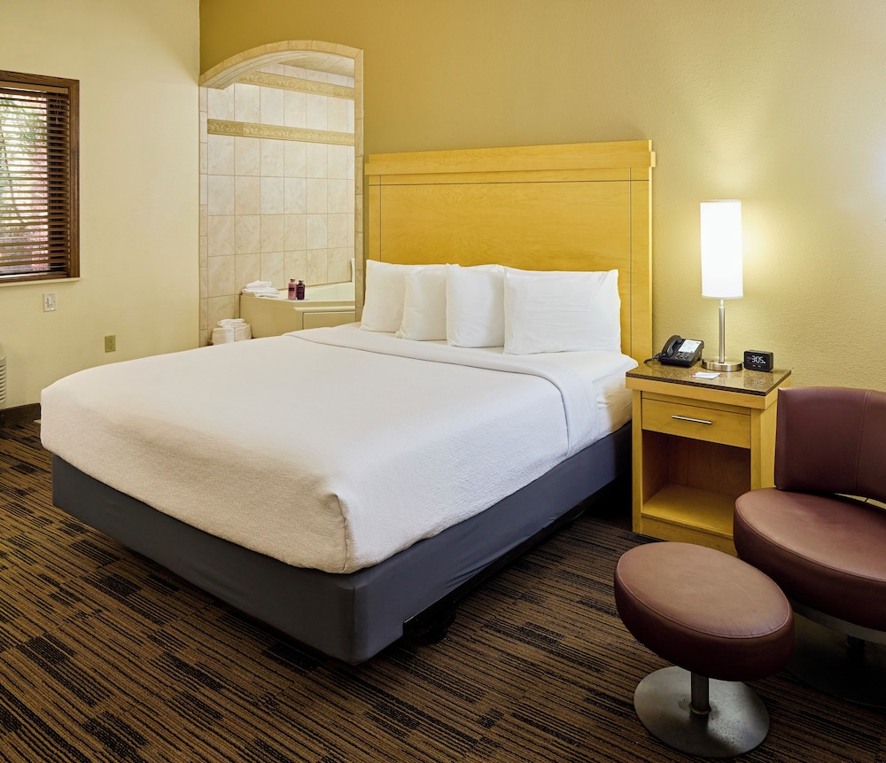 LivINN Hotel Minneapolis South / Burnsville 12/28