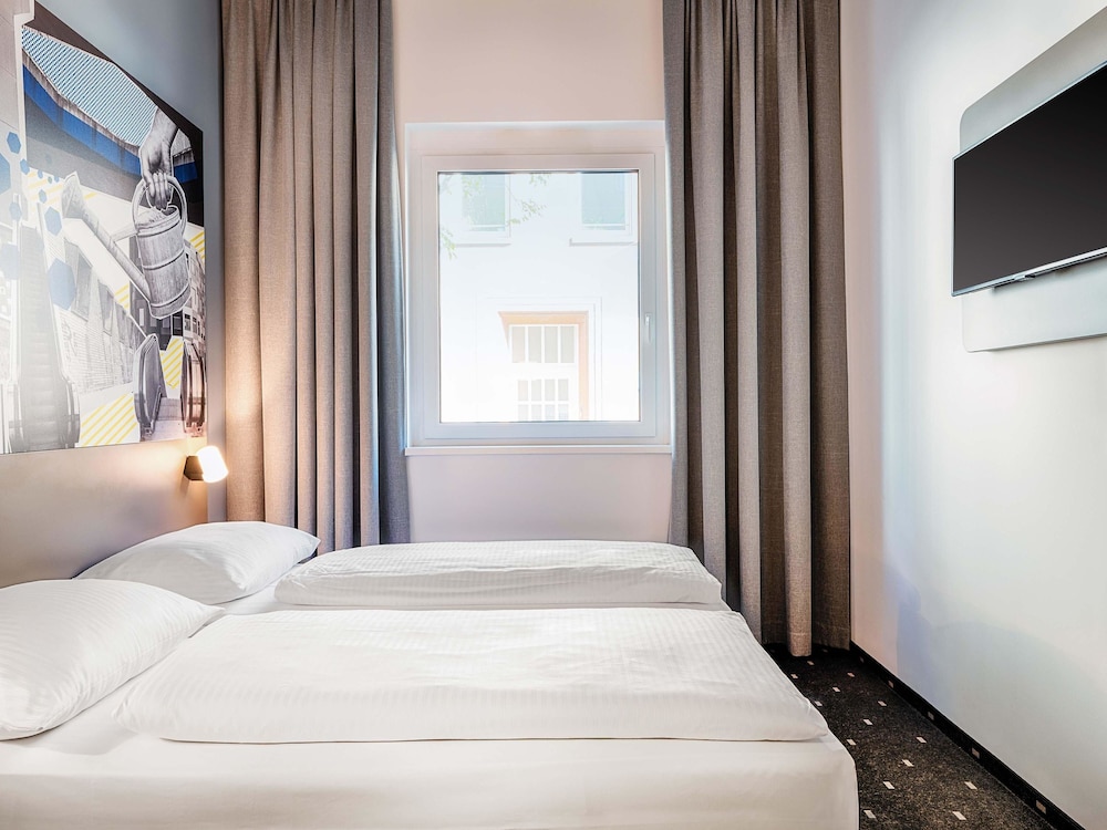 Room, Twin Beds