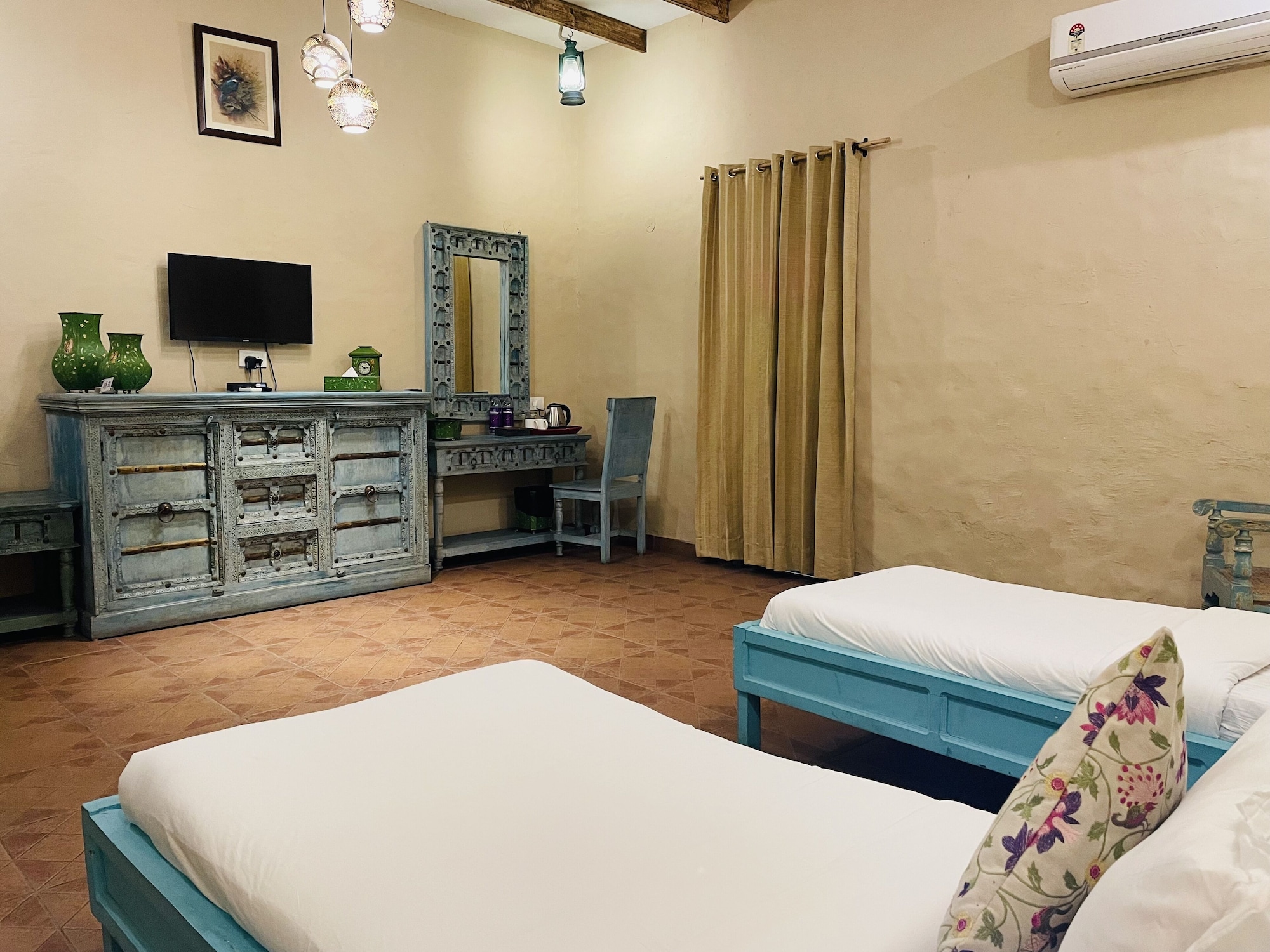 Heritage, Twin Beds