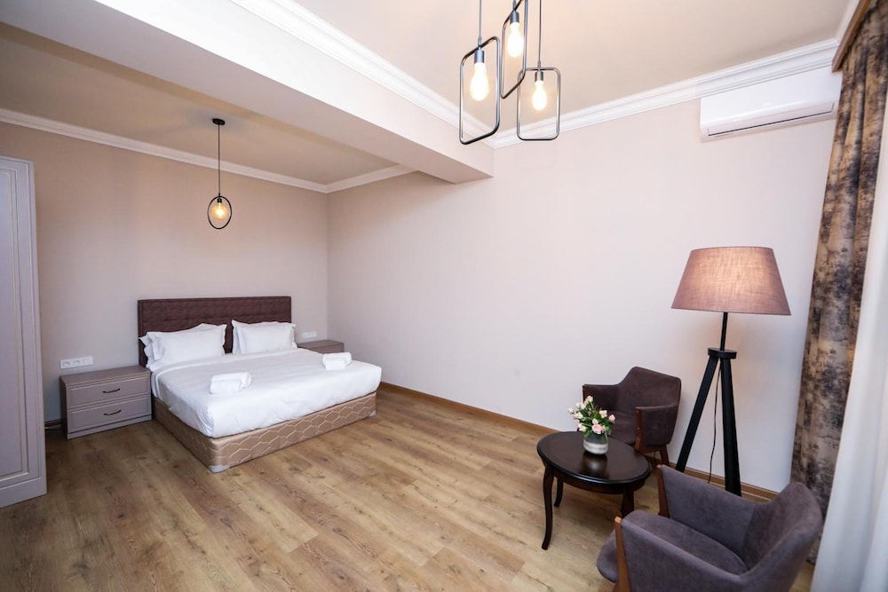 A Hotel Yerevan 12/54