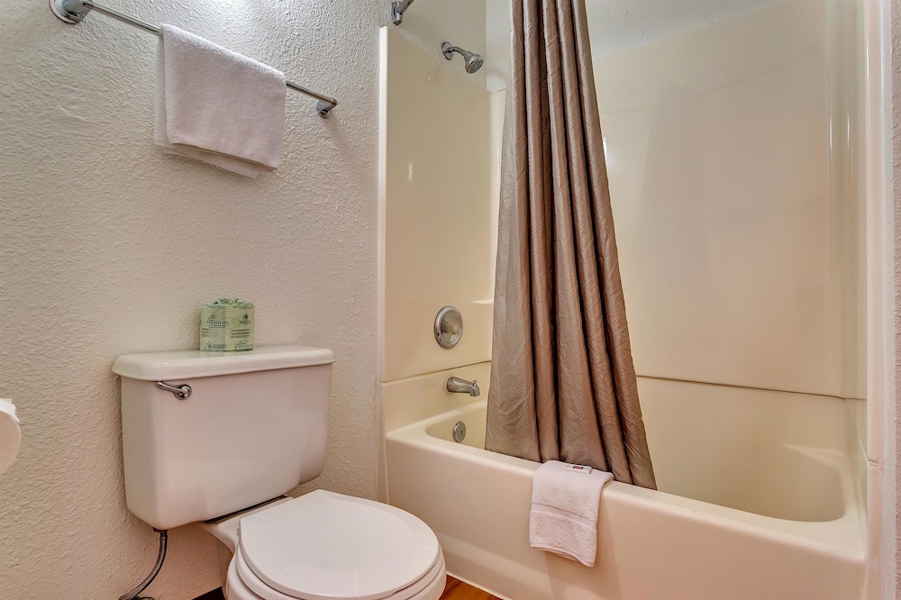 Motel6 Vallejo, CA - Six Flags West 32/64