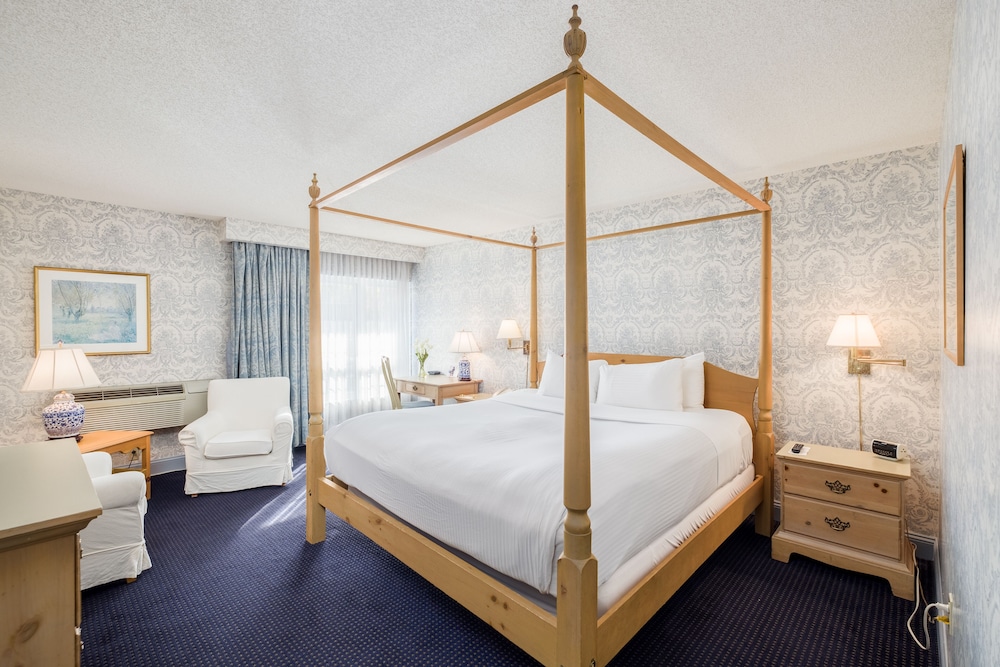 The Farmington Inn &amp; Suites 16/54