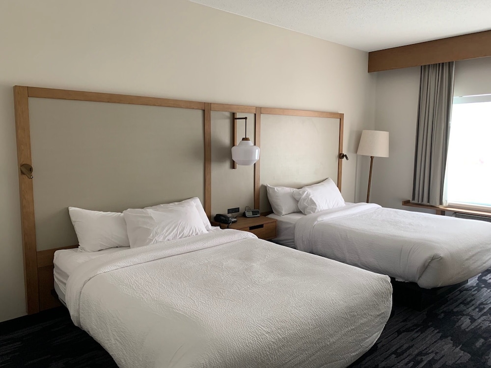Country Inn and Suites By Carlson, Cortland, NY 12/48