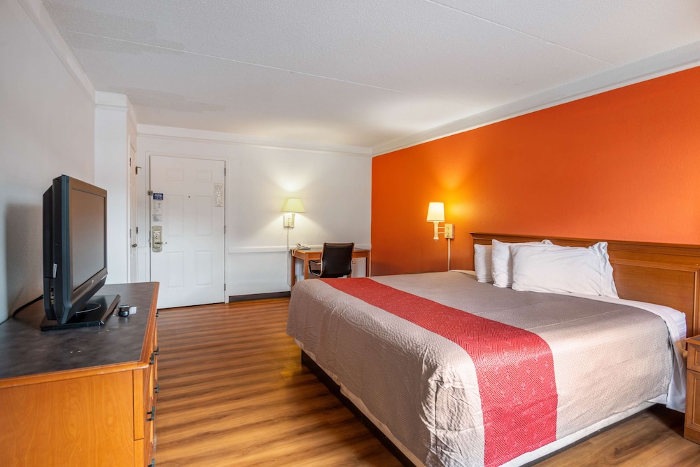Motel6 Hazelwood, MO 24/46