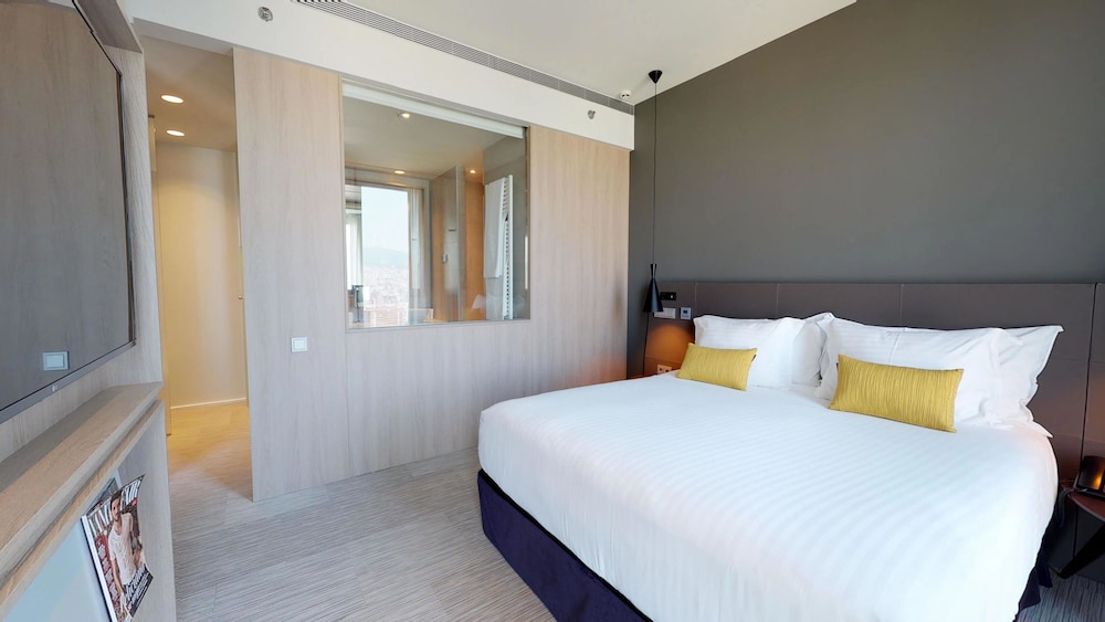 MELIA BARCELONA SKY 16/77