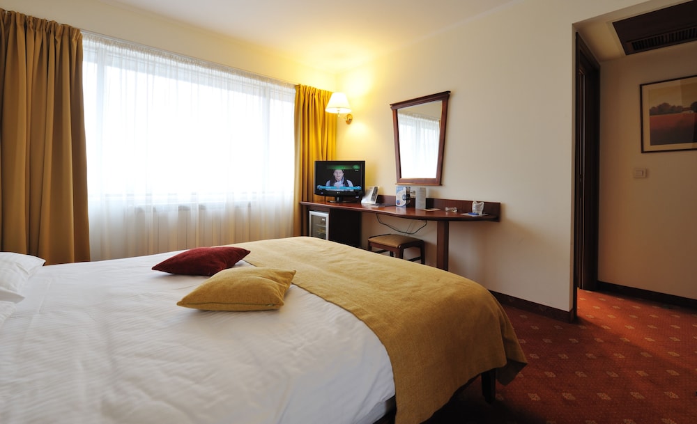 Minerva Hotel 8/44