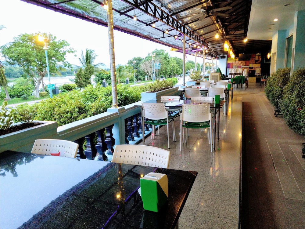 The Viangtak Riverside Hotel 32/73