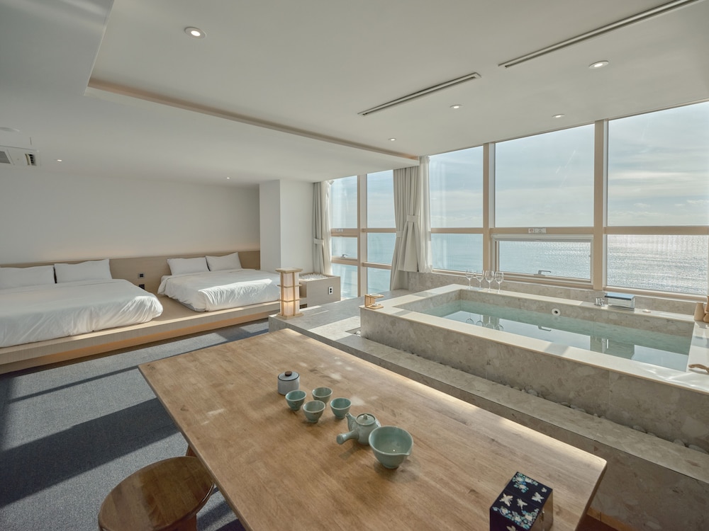 UH Suite The Haeundae 40/64