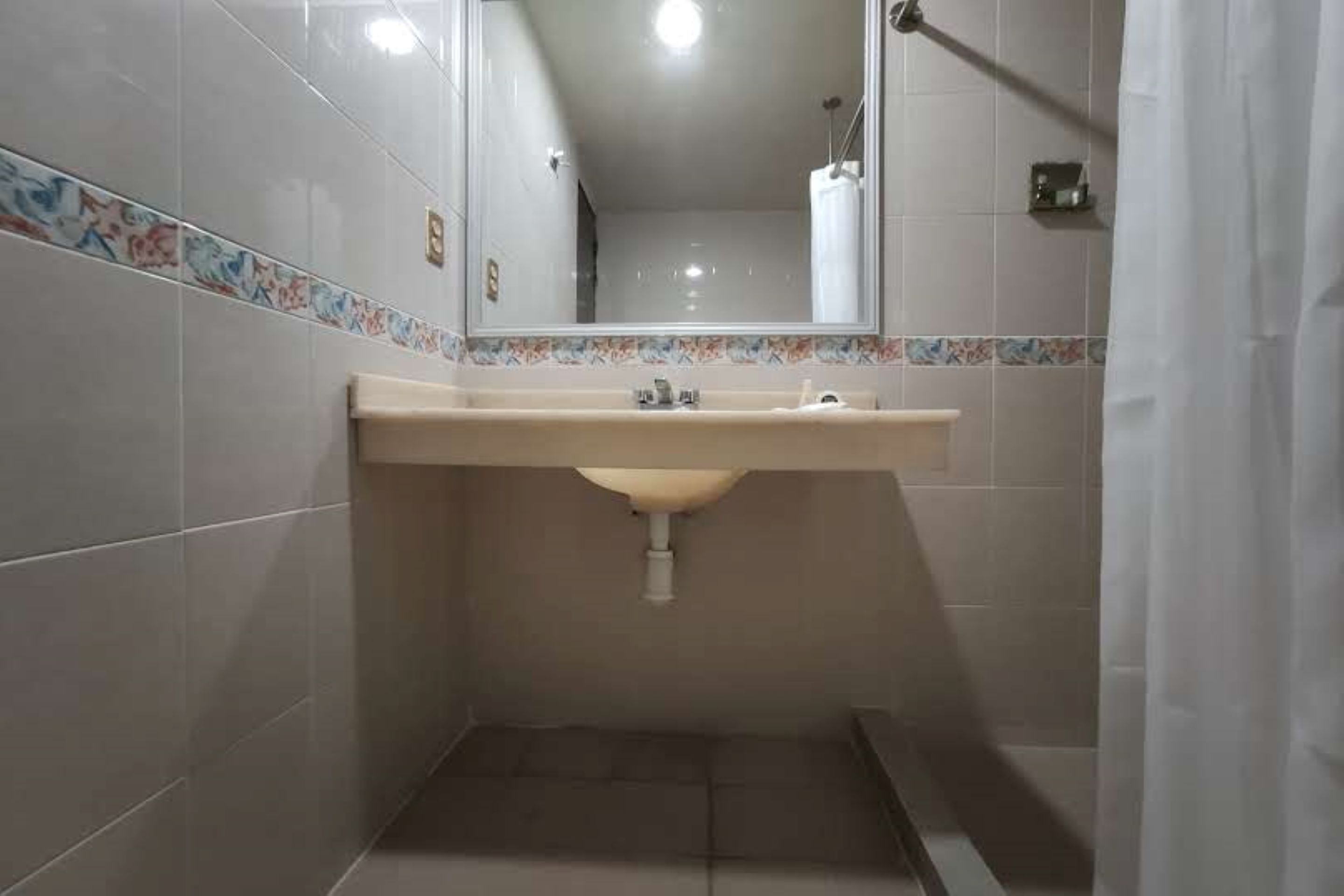 غرفة قياسية ثلاثية، Collection O Hotel Del Portal, Puebla 2/2
