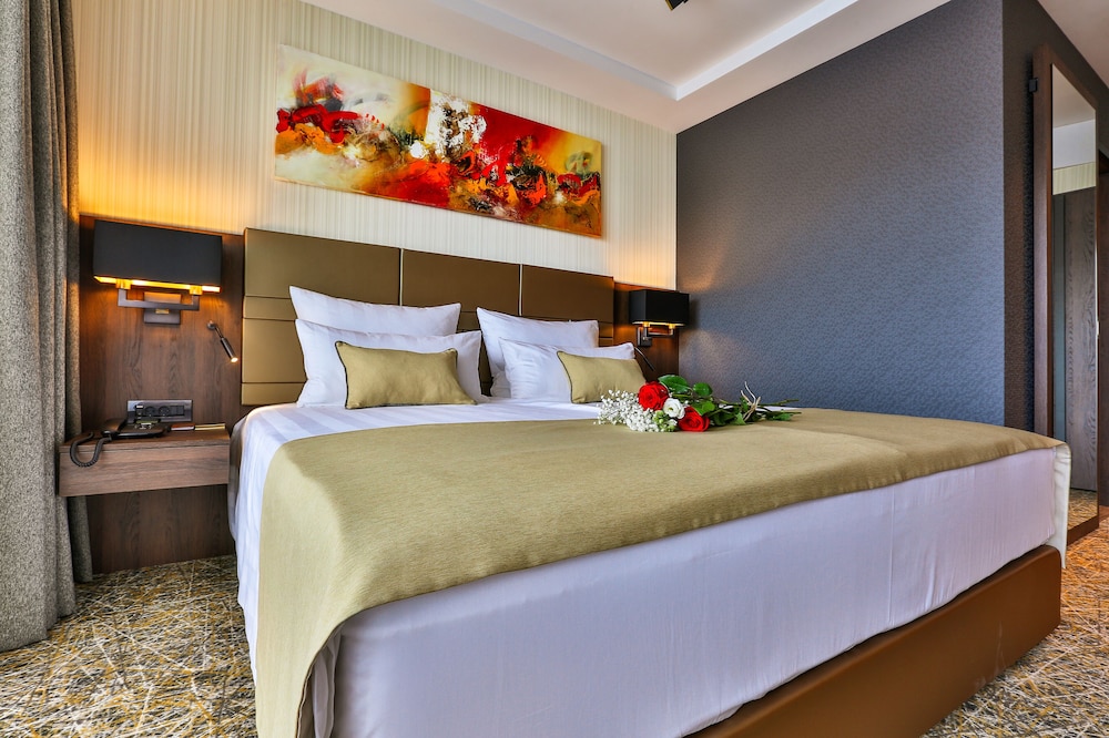 غرفة بريميوم بسرير كينج بإطلالة على البحر، Hotel Zeta 4/6