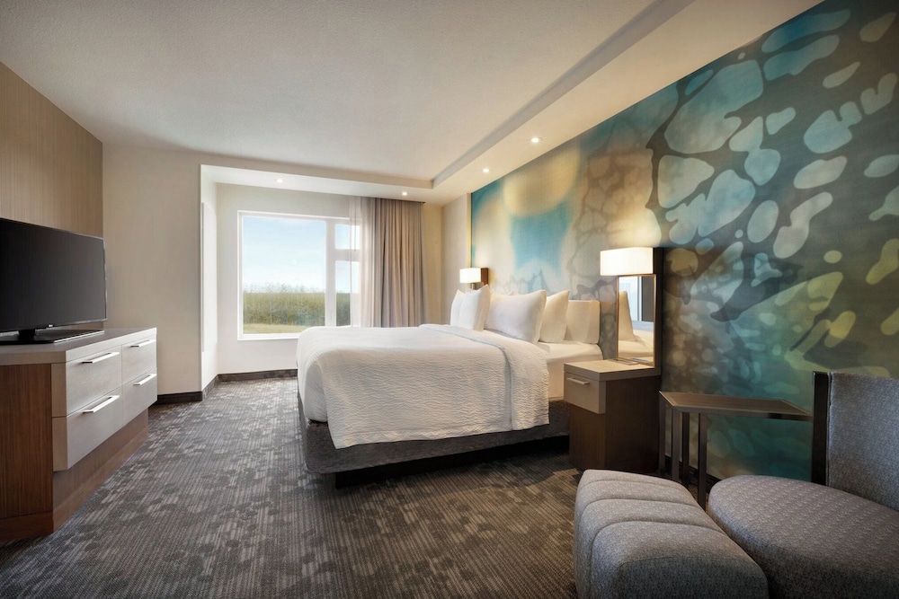 Suite, King Bed, Sofa