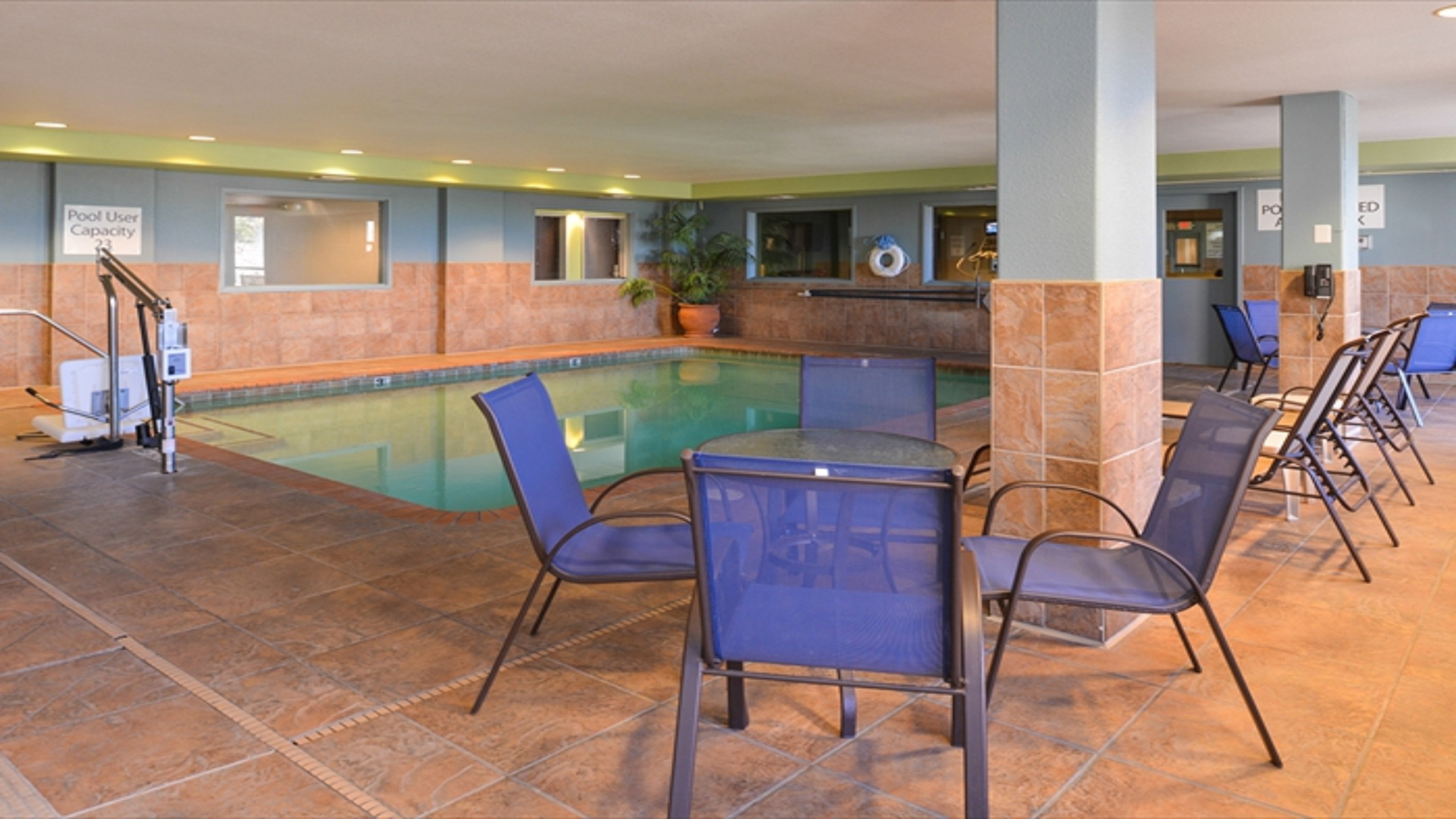 Holiday Inn Express Woodland 38/53