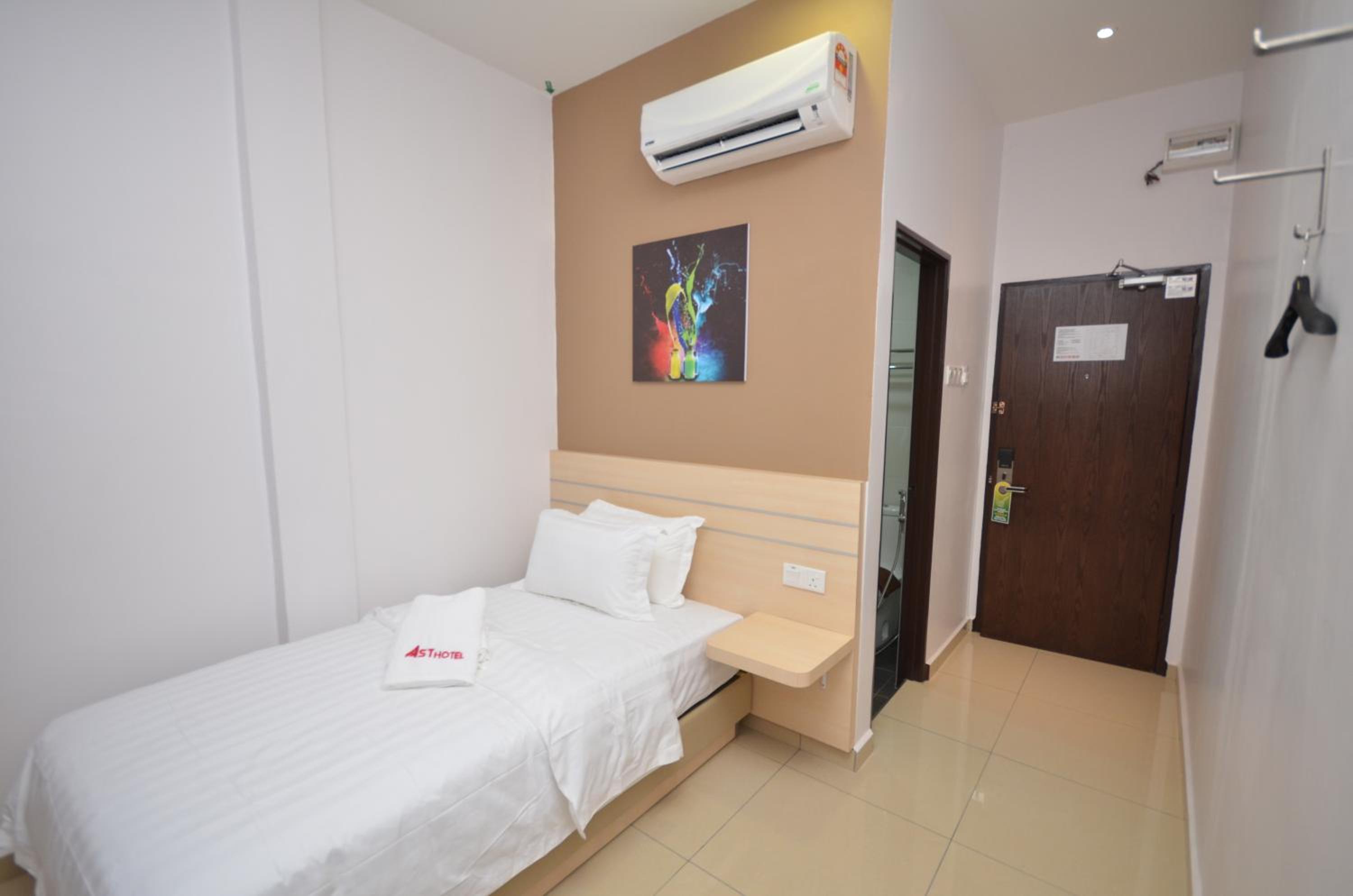Semi Room, Premier, Single, Semi Double Bed
