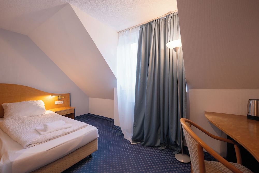 HOTEL VIKTORIA NEUSS 8/68