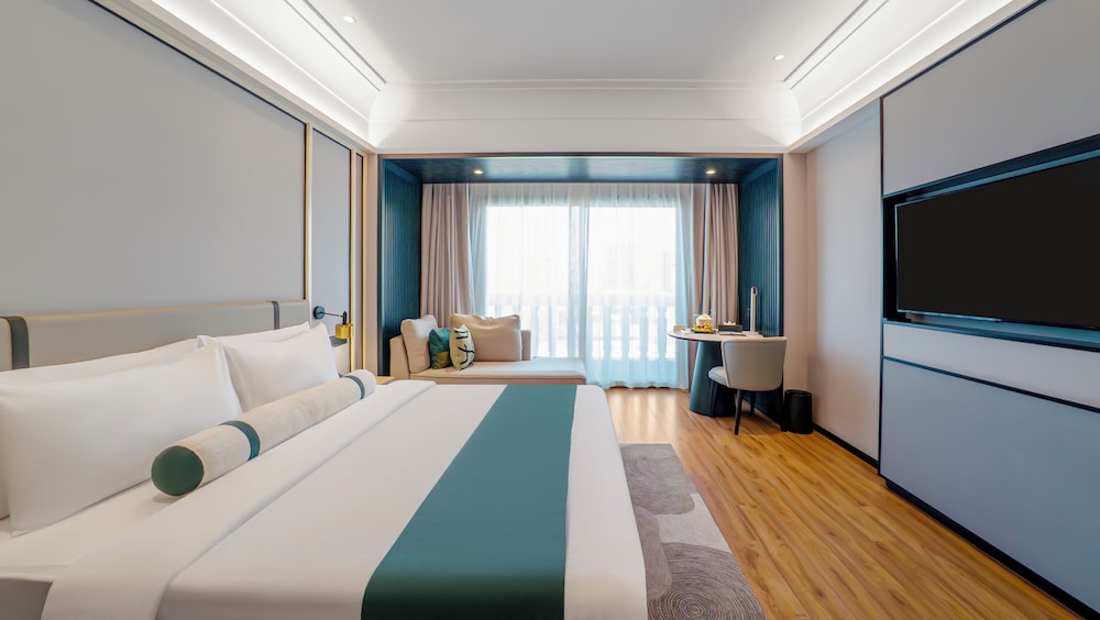 Deluxe, King Bed