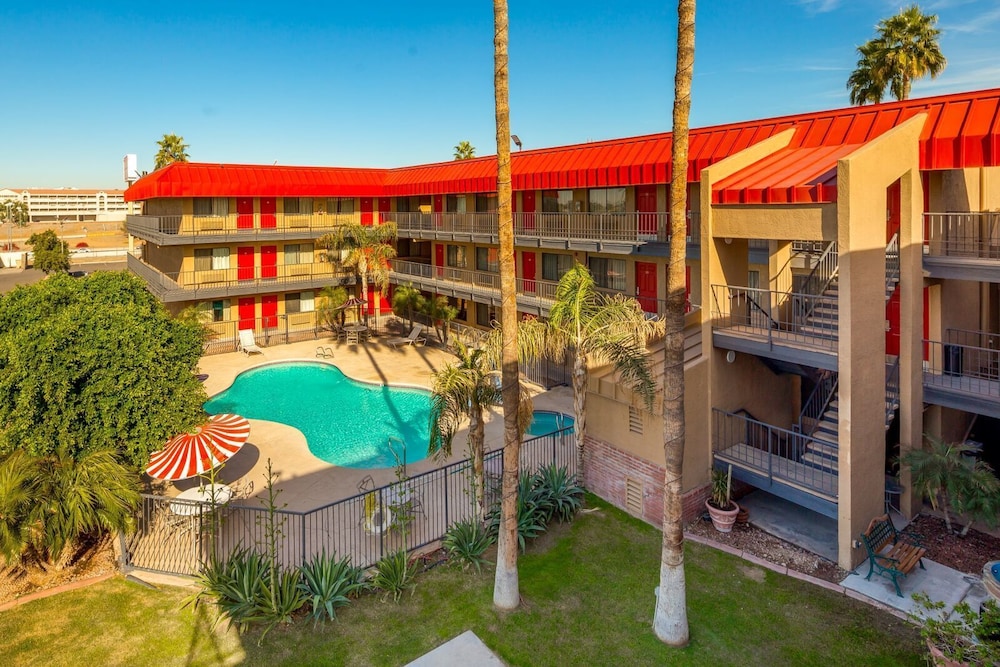 Travelers Inn 8/48