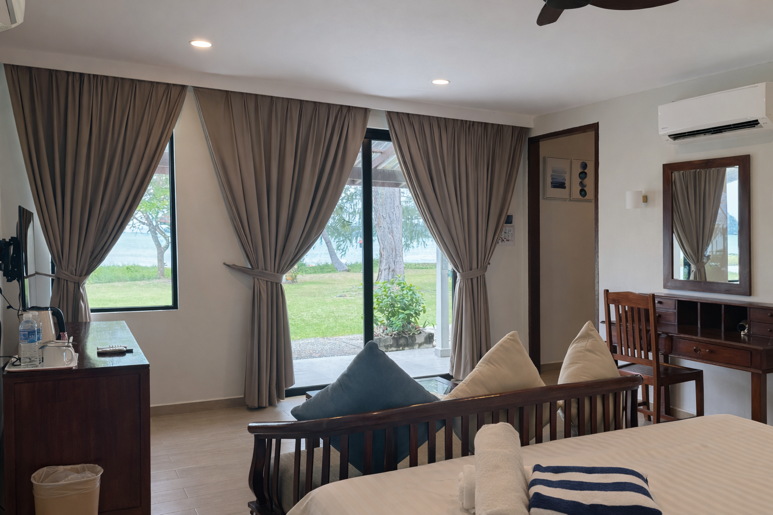Beach Villa, Premier