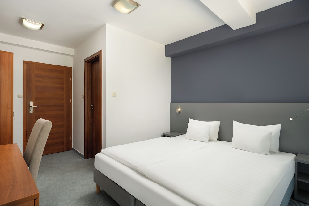 Standard, Twin Beds