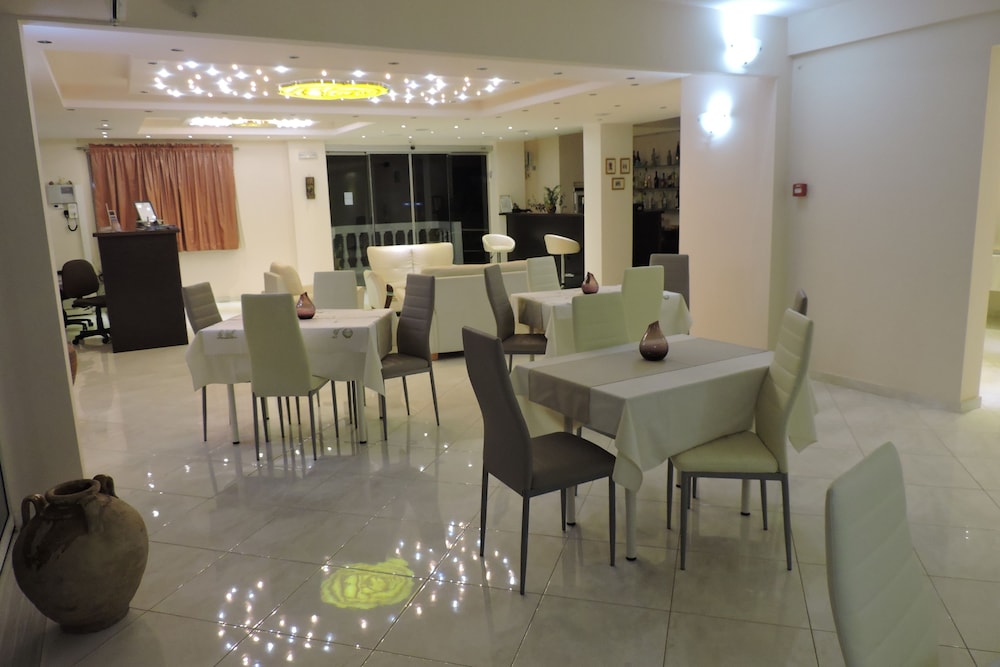 GOLDEN ROSE SUITES 41/62