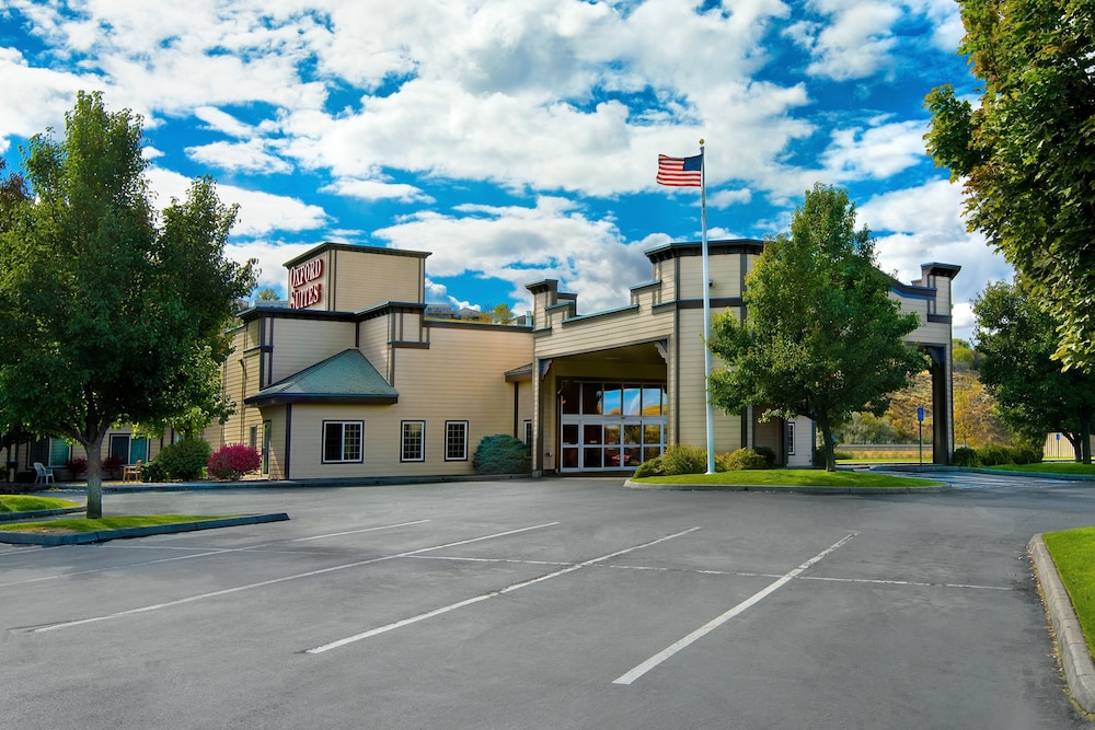 Oxford Suites Pendleton 51/54