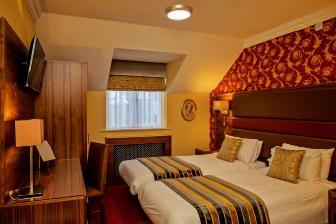 Rogerthorpe Manor Hotel 2/22