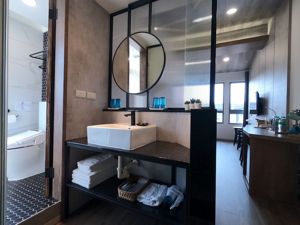 Watermark Hotel Kaohsiung Main Station 66/72
